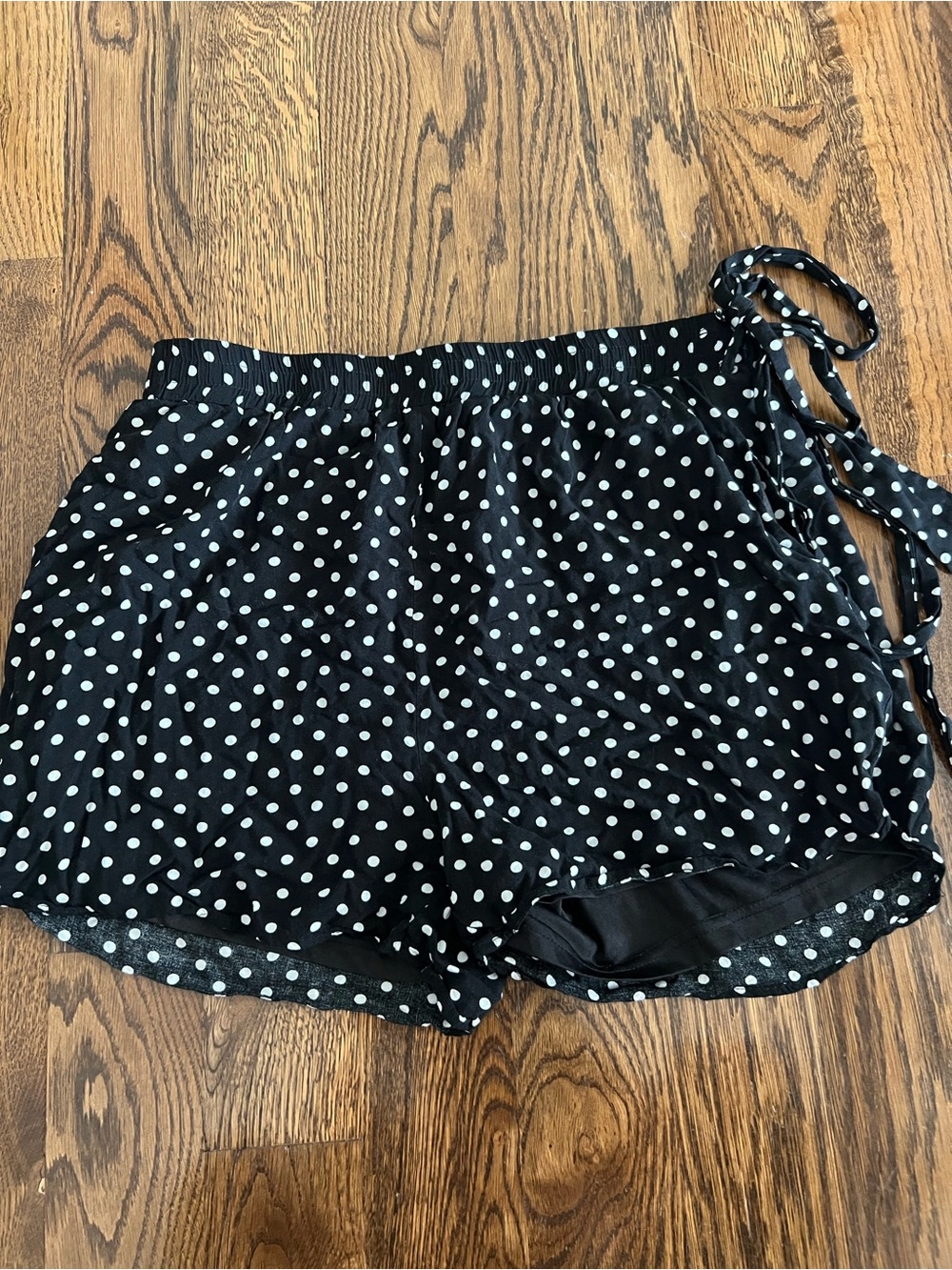 Listicle Black Polka Dot Women’s Elastic Waist Shorts